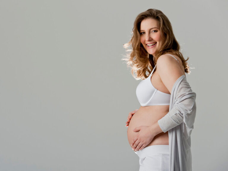 Jusqu&rsquo;à quel âge une femme peut-elle tomber enceinte naturellement ?